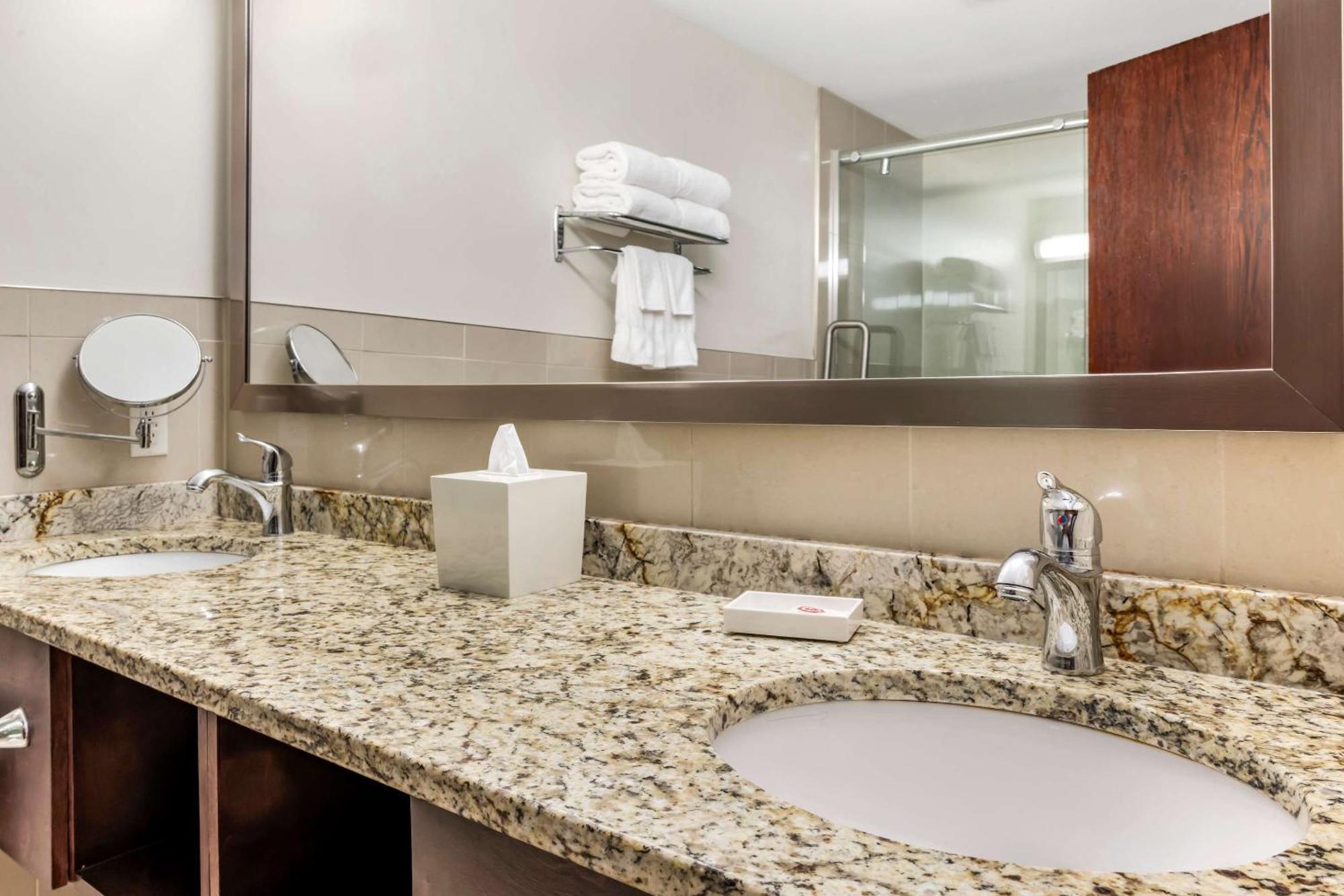 Comfort Hotel Bayer'S Lake Timberlea Dış mekan fotoğraf
